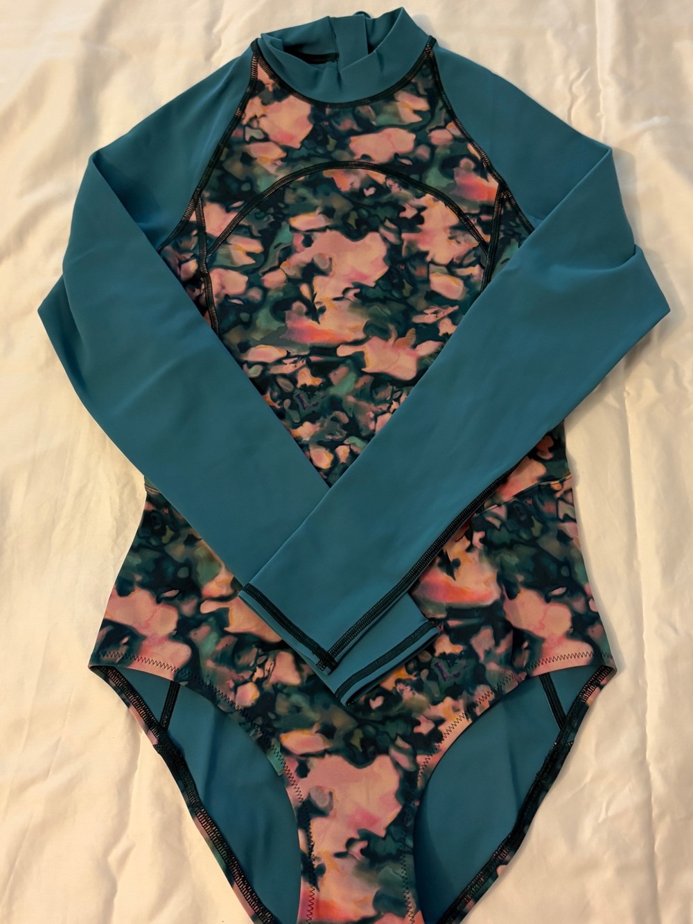 Lululemon spring suit long sleeve size 4
